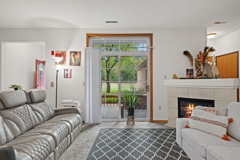 Photo of 210 W Oak Leaf Dr, Oak Creek, WI 53154 (MLS # 1938481)