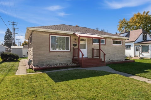 Photo of 4901 W Howard Ave, Milwaukee, WI 53220 (MLS # 1986053)