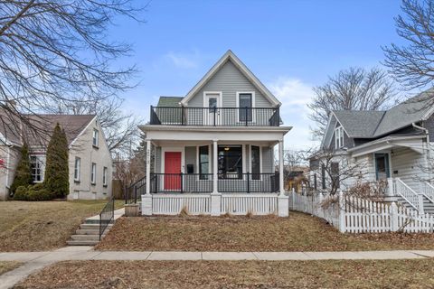Photo of 2013 N Booth St, Milwaukee, WI 53212 (MLS # 1951619)