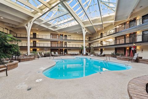 6100 W Stonehedge Dr, Greenfield, WI 53220 - #: 1946822