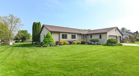 Photo of 4146 W Anita Ln, Franklin, WI 53132 (MLS # 1917451)