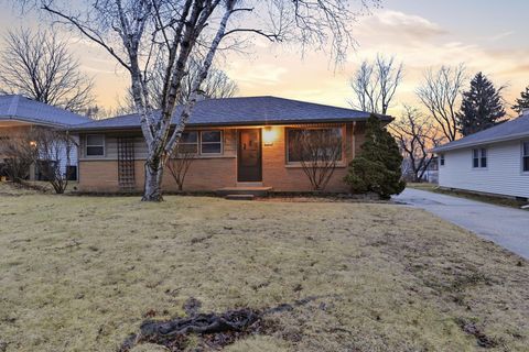 Photo of 11016 W Wells St, Wauwatosa, WI 53226 (MLS # 1956314)