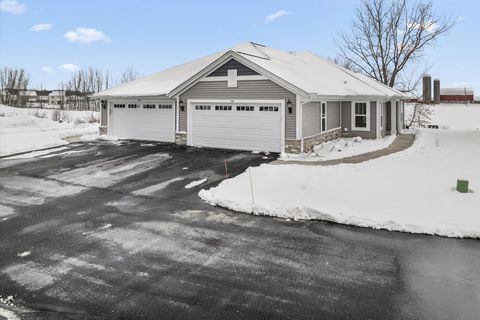 Photo of 540 Hunter Oaks Blvd, Watertown, WI 53094 (MLS # 1946294)
