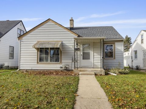 5045 N 25th St, Milwaukee, WI 53209 - #: 1942748