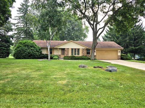 Photo of 5240 S Williams Rd, New Berlin, WI 53146 (MLS # 1929179)