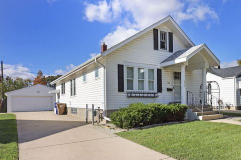Photo of 7530 34th Ave, Kenosha, WI 53142 (MLS # 1940746) Photo of 7530 34th Ave, Kenosha, WI 53142 (MLS # 1940746)