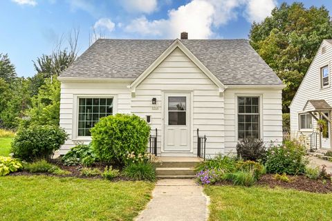 Photo of 7711 W Clarke St, Wauwatosa, WI 53213 (MLS # 1932984)