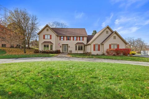 Photo of 1825 Derrin Ln, Brookfield, WI 53045 (MLS # 1943550)