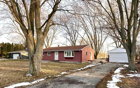 Photo of 5131 106th St, Pleasant Prairie, WI 53158 (MLS # 1954604)