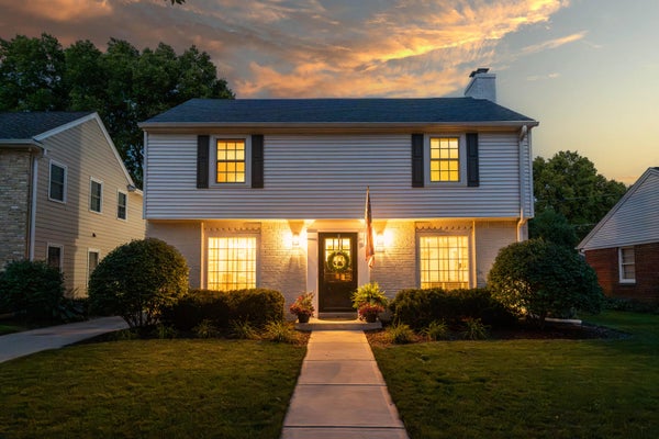 2426 N 93RD ST, WAUWATOSA, WI 53226 - Image aa7d74bb2a1c1d46e0b9fffd5f1084be/961198112
