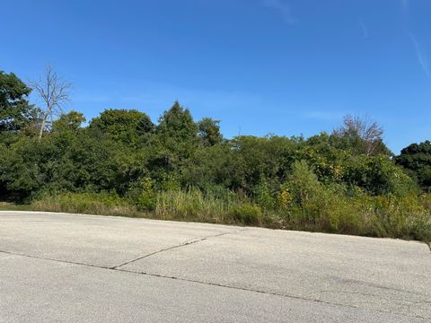 Photo of W167N4926 Russell Ct, Menomonee Falls, WI 53051 (MLS # 1935904)