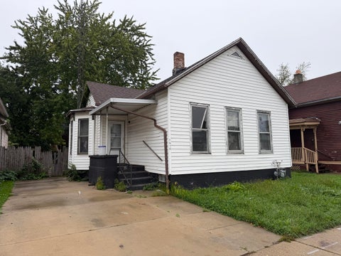 Photo of 1616 S Memorial Dr, Racine, WI 53403 (MLS # 1980992)