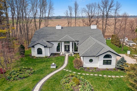 Photo of 402 Wild Oak Dr, Manitowoc, WI 54220 (MLS # 1979982)