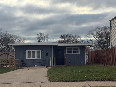 Photo of 5920 N 71st St, Milwaukee, WI 53218 (MLS # 1957798)