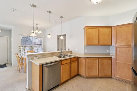 Photo of 9405 S Cobblestone Way, Franklin, WI 53132 (MLS # 1950254)