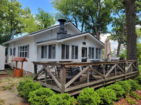 Photo of 1610 Jackson Park Dr, Delavan, WI 53115 (MLS # 1950917)