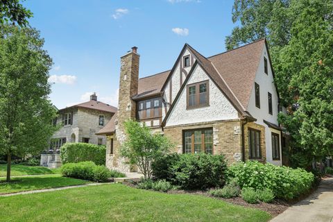 Photo of 3357 N Hackett Ave, Milwaukee, WI 53211 (MLS # 1925877)