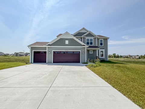 Photo of W194N15744 E East Gate Ct, Jackson, WI 53037 (MLS # 1975727)