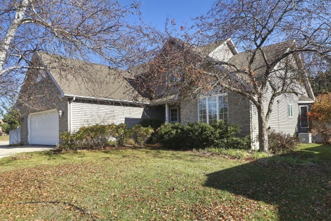 Photo of 6001 94th Ct, Kenosha, WI 53142 (MLS # 1982312)