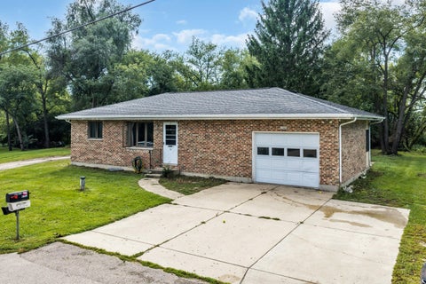 Photo of N2443 Giles Dr, Bloomfield, WI 53105 (MLS # 1980541)