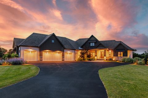 Photo of 10122 W Farmdale Estates Ct, Mequon, WI 53097 (MLS # 1929476)