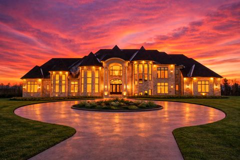 Photo of 14122 N Saddlebrook Cir, Mequon, WI 53097 (MLS # 1957957)