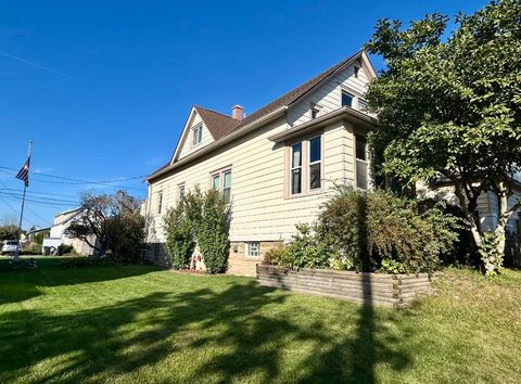 Photo of 1310 Monroe Ave, South Milwaukee, WI 53127 (MLS # 1944945)