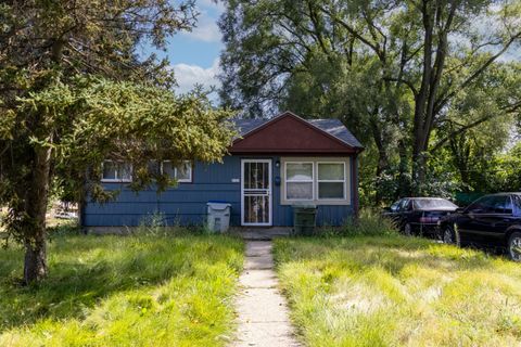 Photo of 6101 W Carmen Ave, Milwaukee, WI 53218 (MLS # 1947970)