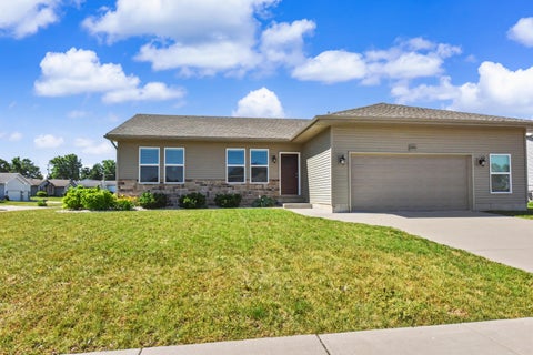 Photo of 2901 Guinness Dr, Janesville, WI 53546 (MLS # 1967986)