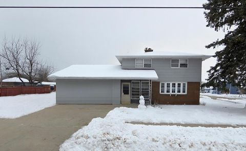 Photo of 2521 Geele Ave, Sheboygan, WI 53083 (MLS # 1945132)