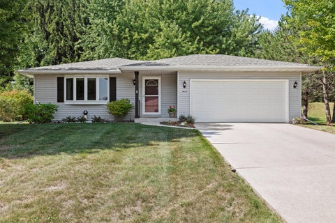 Photo of 4416 Country Meadows Dr, Sheboygan, WI 53083 (MLS # 1979040)