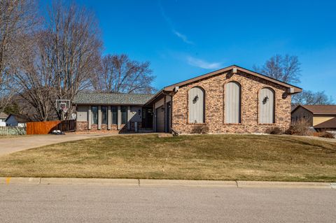 Photo of 1206 Greenridge Dr, Onalaska, WI 54650 (MLS # 1955239)