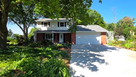 Photo of W174N7505 Joanne Dr, Menomonee Falls, WI 53051 (MLS # 1971275)