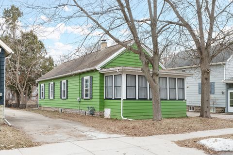 Photo of 1230 Bay Shore Dr, Oshkosh, WI 54901 (MLS # 1952608)