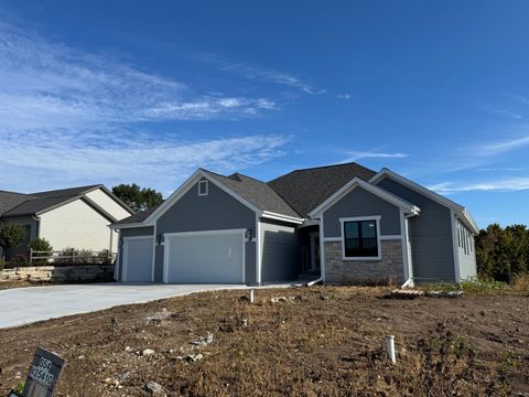 Photo of S54W25410 Pebble Brook Ct, Waukesha, WI 53189 (MLS # 1938837)