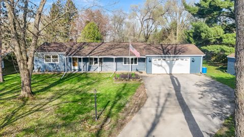 Photo of W377S3527 School Section Lake Dr, Ottawa, WI 53118 (MLS # 1958908)