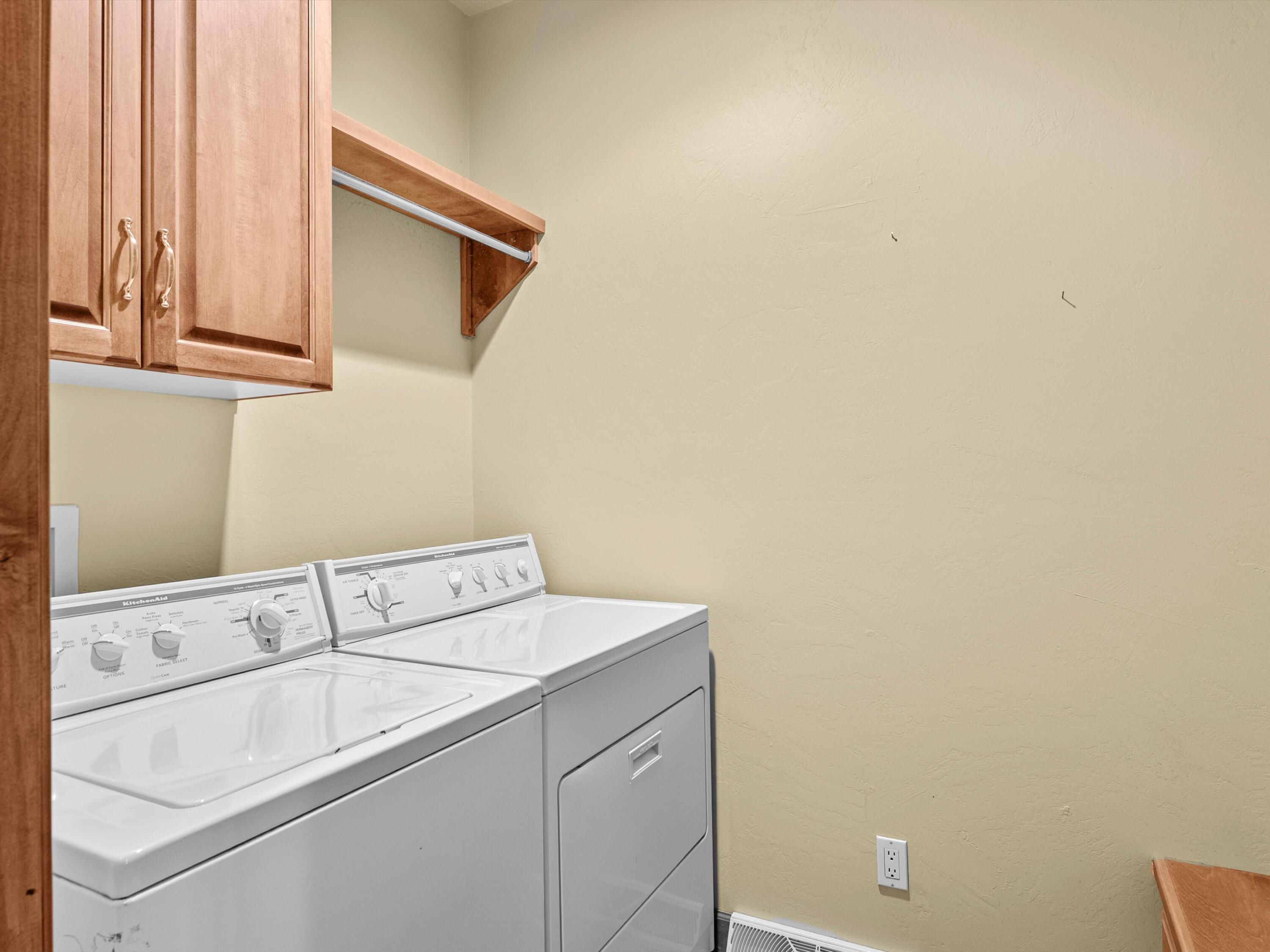 Manitowoc, Wisconsin 54220, United States, 3 Bedrooms Bedrooms, ,3 BathroomsBathrooms,Residential,Pending,103001