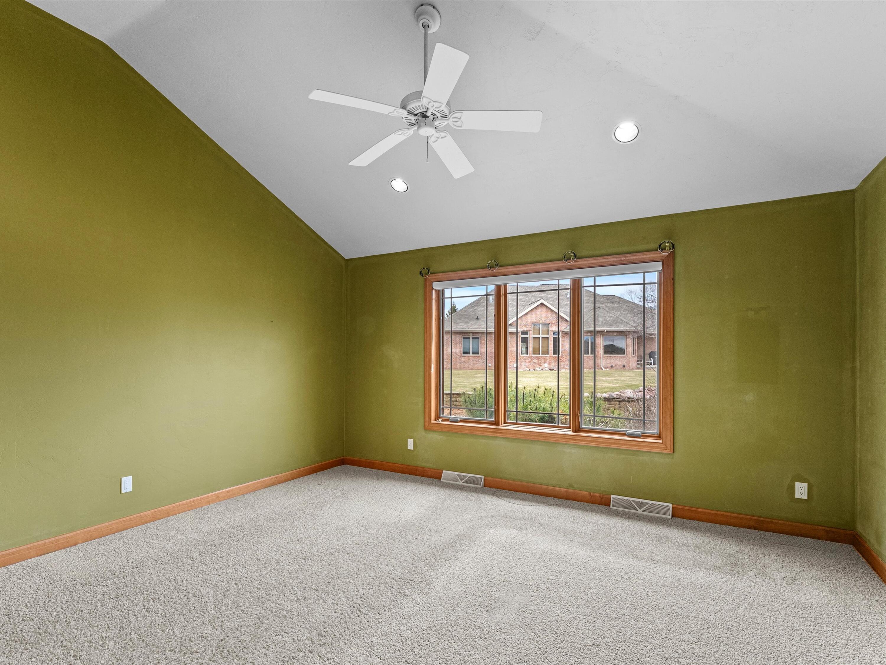 Manitowoc, Wisconsin 54220, United States, 3 Bedrooms Bedrooms, ,3 BathroomsBathrooms,Residential,Pending,103001