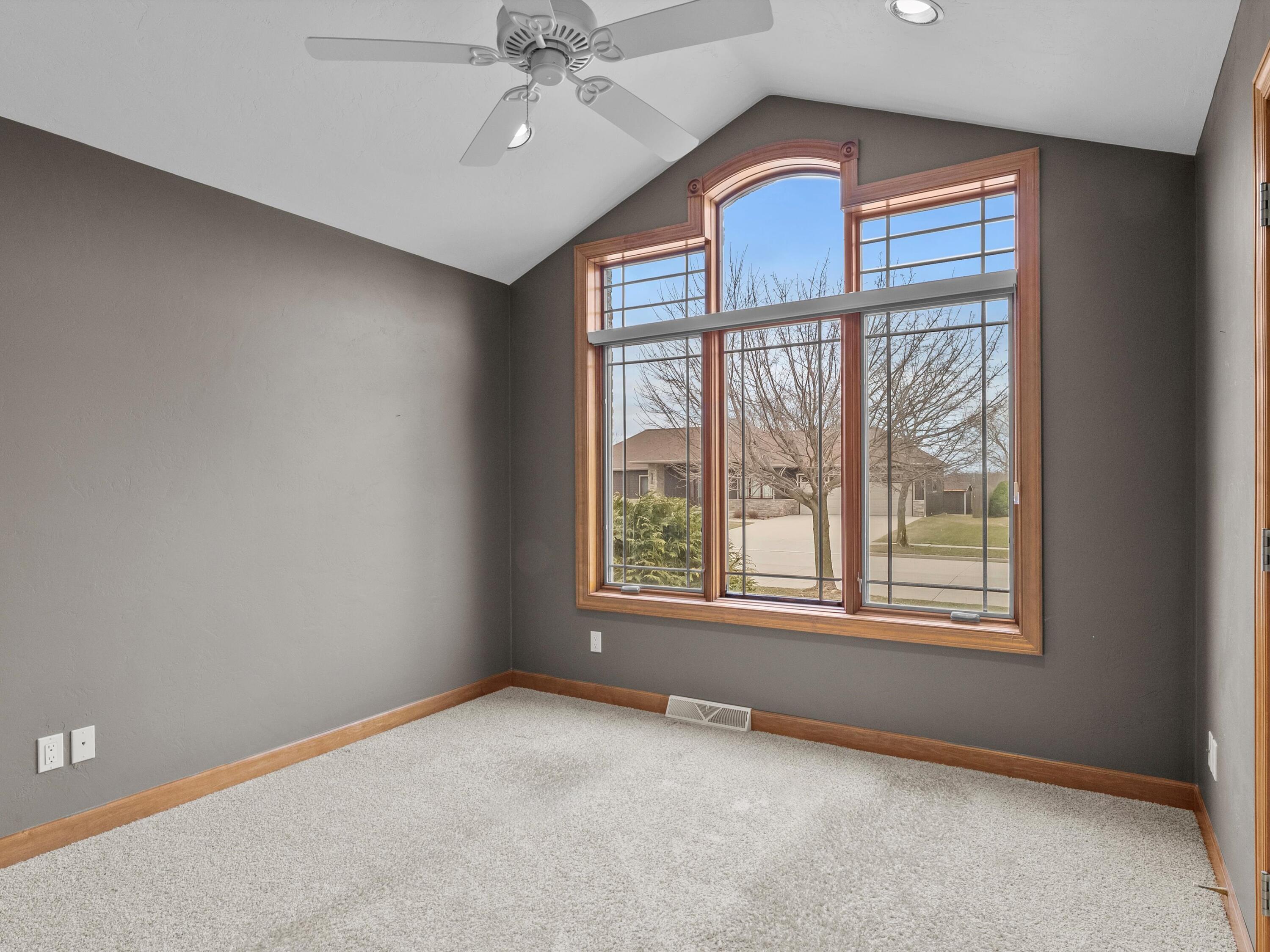 Manitowoc, Wisconsin 54220, United States, 3 Bedrooms Bedrooms, ,3 BathroomsBathrooms,Residential,Pending,103001