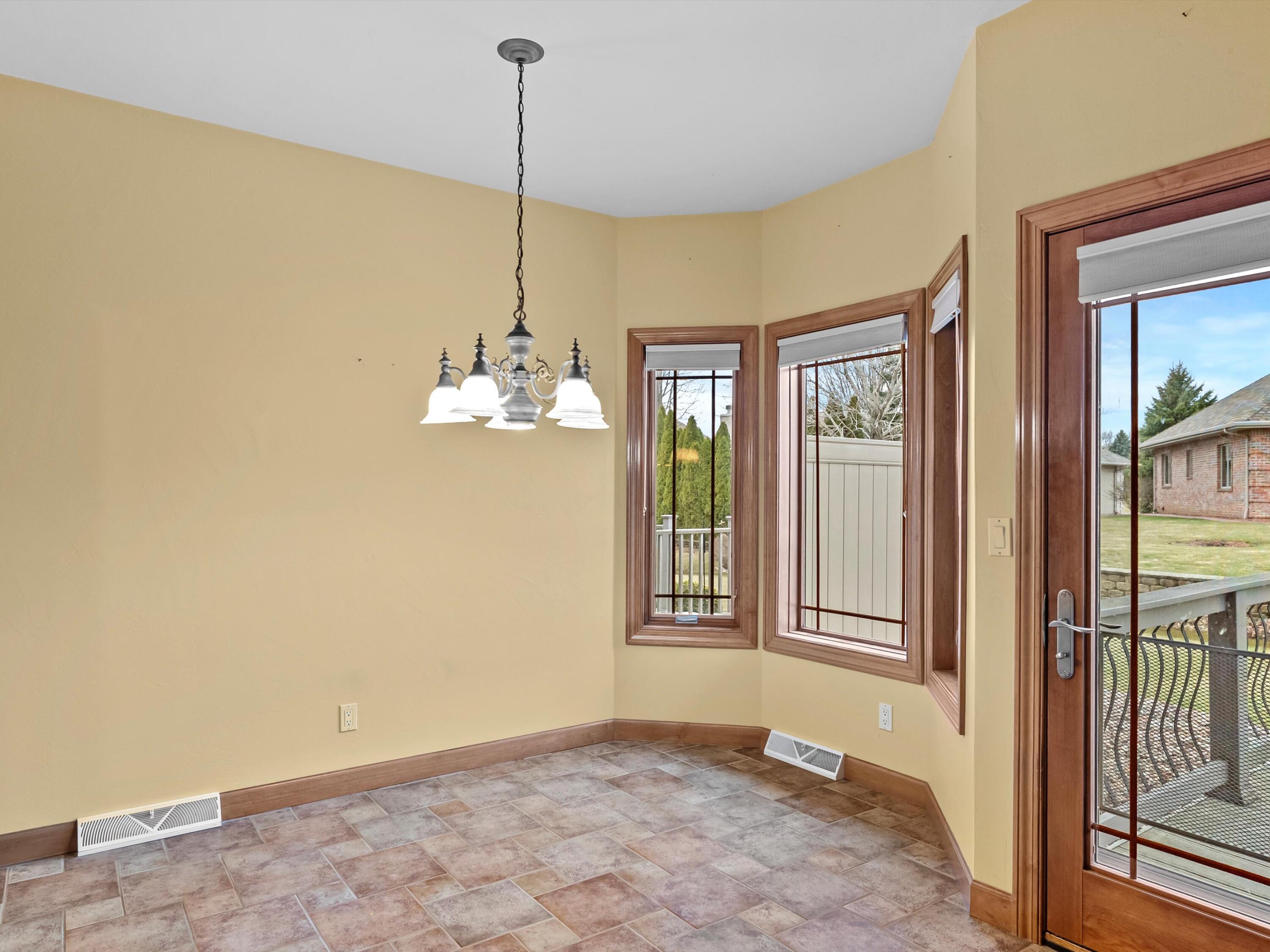 Manitowoc, Wisconsin 54220, United States, 3 Bedrooms Bedrooms, ,3 BathroomsBathrooms,Residential,Pending,103001