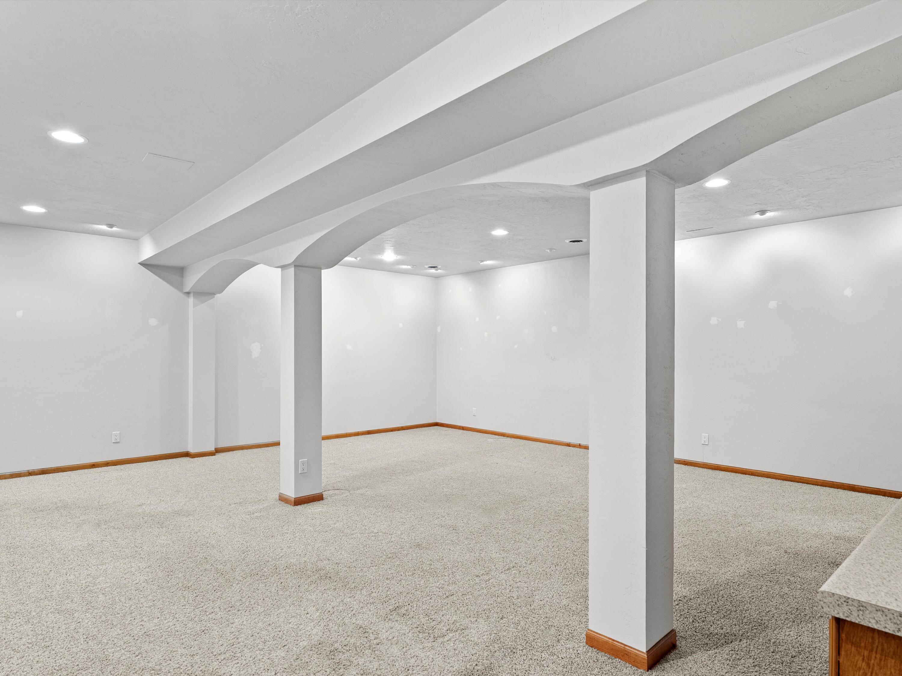 Manitowoc, Wisconsin 54220, United States, 3 Bedrooms Bedrooms, ,3 BathroomsBathrooms,Residential,Pending,103001