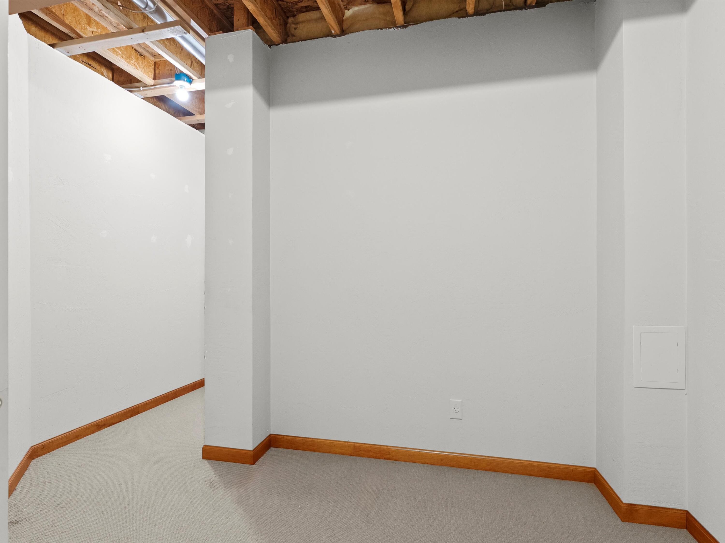 Manitowoc, Wisconsin 54220, United States, 3 Bedrooms Bedrooms, ,3 BathroomsBathrooms,Residential,Pending,103001