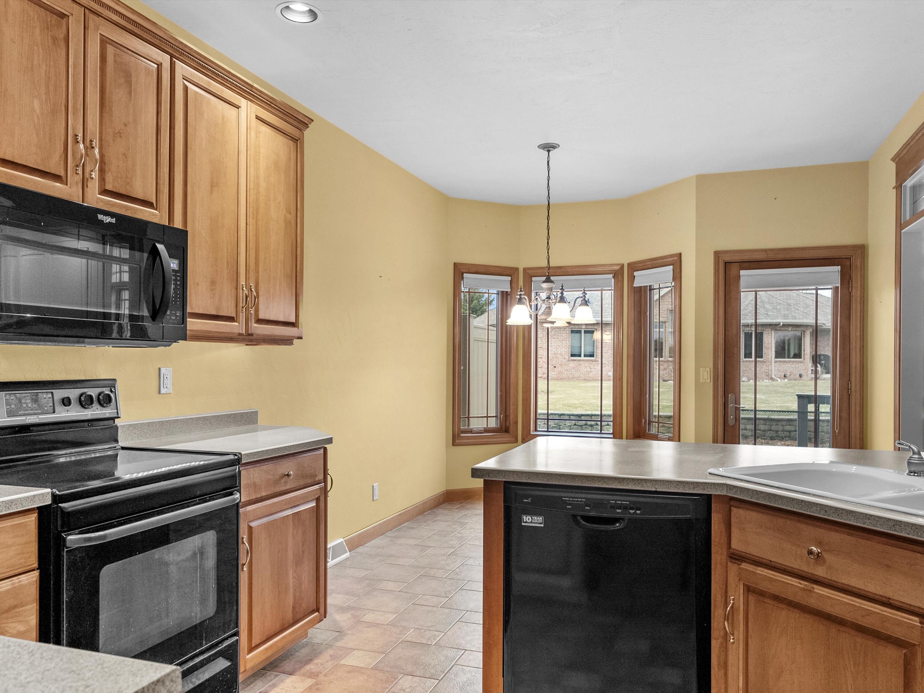 Manitowoc, Wisconsin 54220, United States, 3 Bedrooms Bedrooms, ,3 BathroomsBathrooms,Residential,Pending,103001