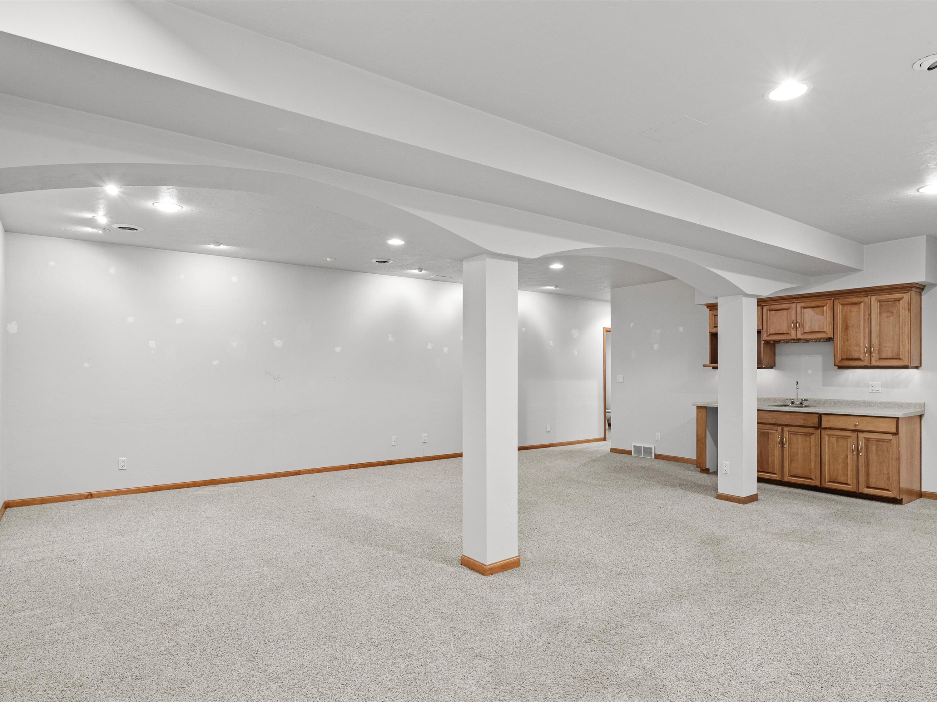 Manitowoc, Wisconsin 54220, United States, 3 Bedrooms Bedrooms, ,3 BathroomsBathrooms,Residential,Pending,103001