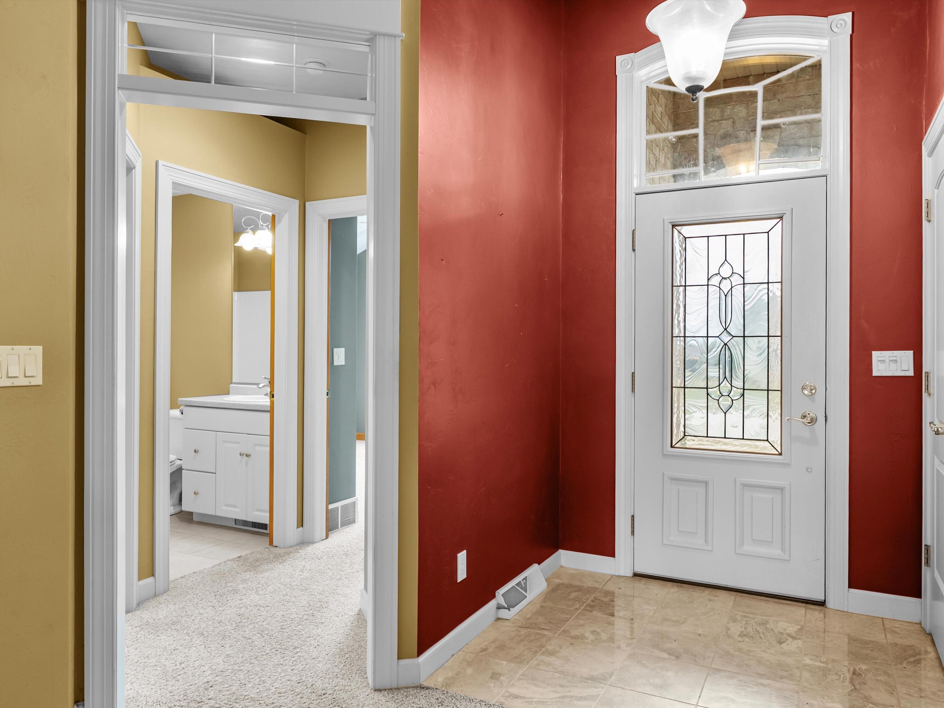 Manitowoc, Wisconsin 54220, United States, 3 Bedrooms Bedrooms, ,3 BathroomsBathrooms,Residential,Pending,103001