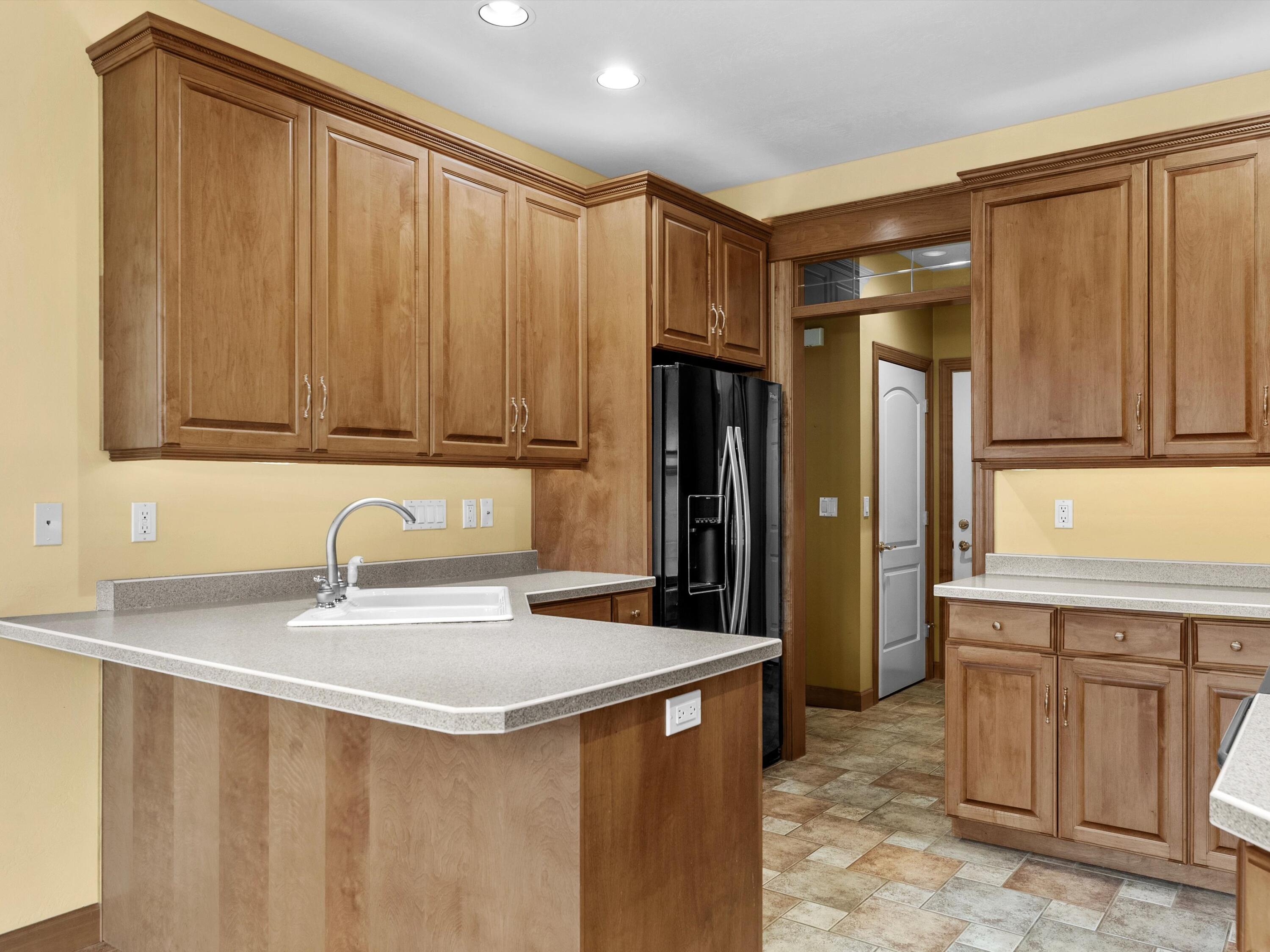 Manitowoc, Wisconsin 54220, United States, 3 Bedrooms Bedrooms, ,3 BathroomsBathrooms,Residential,Pending,103001