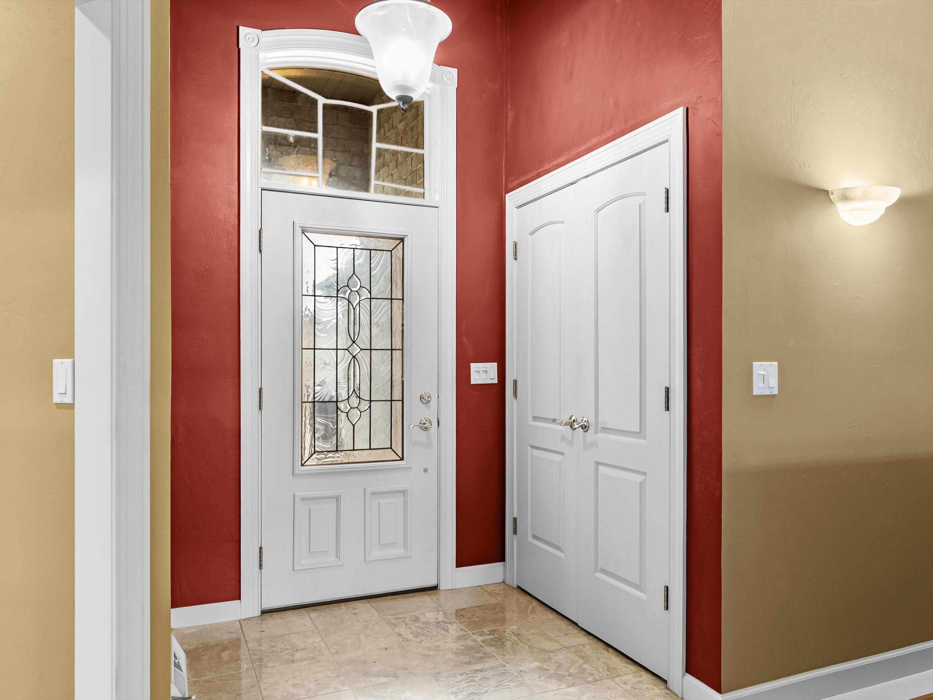 Manitowoc, Wisconsin 54220, United States, 3 Bedrooms Bedrooms, ,3 BathroomsBathrooms,Residential,Pending,103001