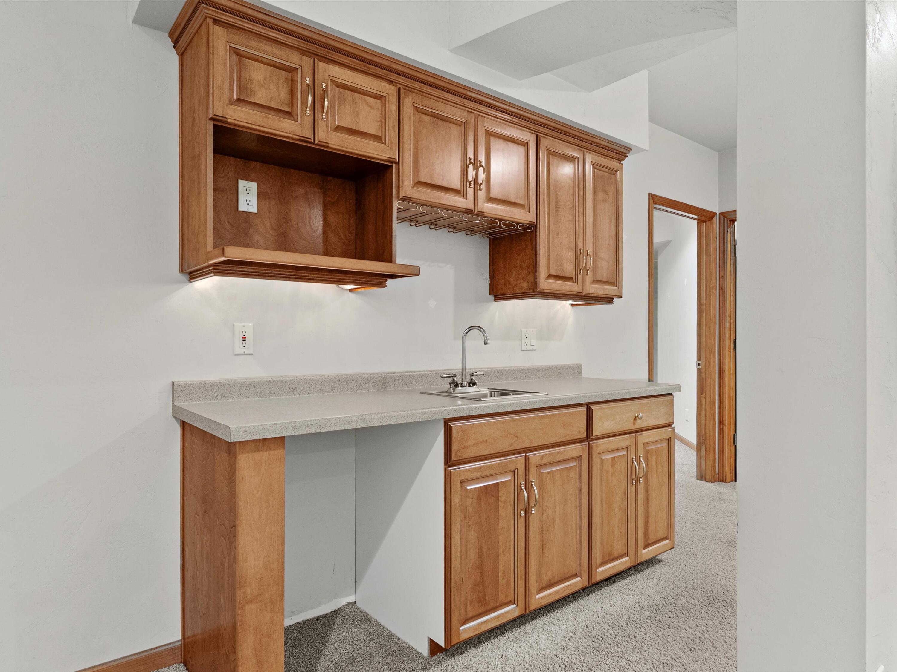 Manitowoc, Wisconsin 54220, United States, 3 Bedrooms Bedrooms, ,3 BathroomsBathrooms,Residential,Pending,103001