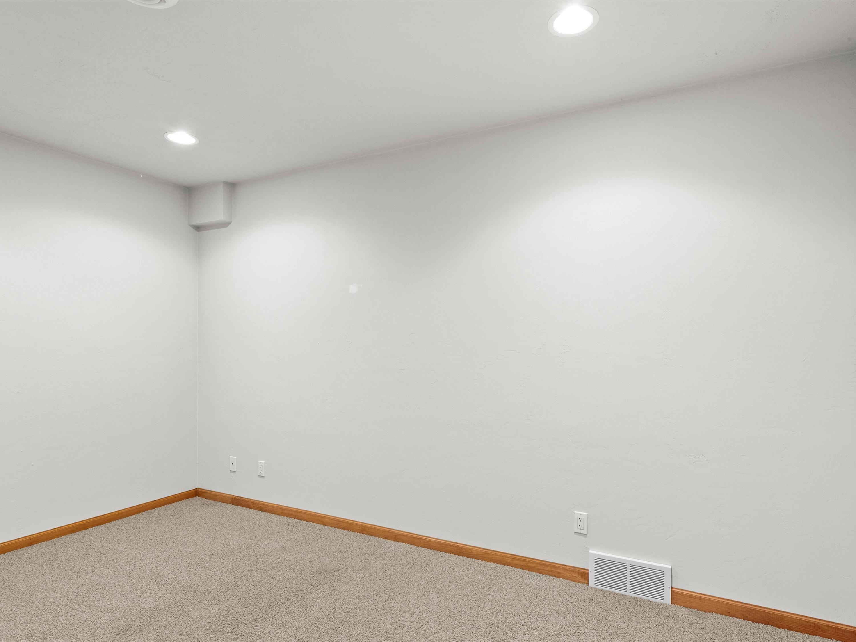 Manitowoc, Wisconsin 54220, United States, 3 Bedrooms Bedrooms, ,3 BathroomsBathrooms,Residential,Pending,103001