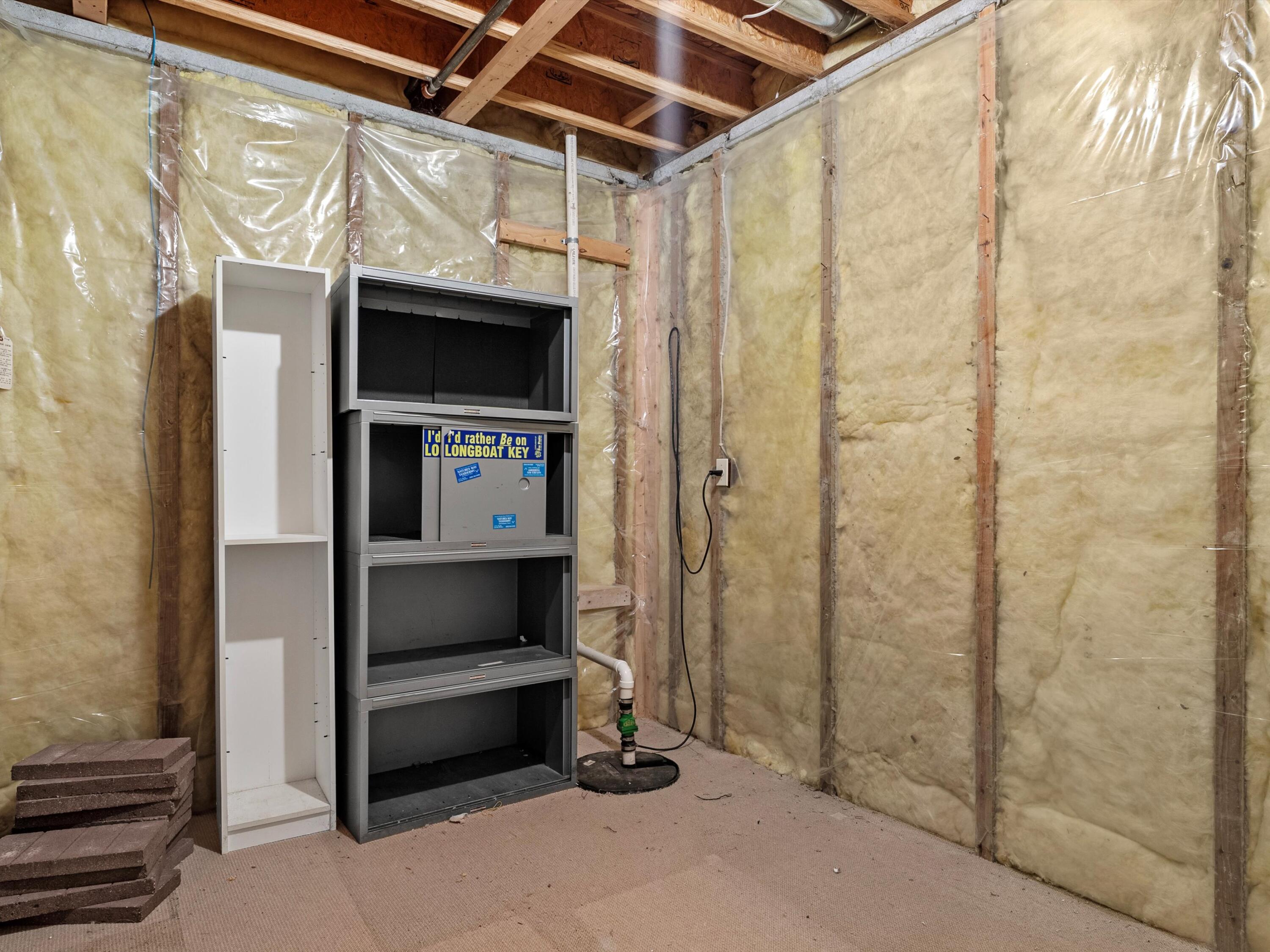 Manitowoc, Wisconsin 54220, United States, 3 Bedrooms Bedrooms, ,3 BathroomsBathrooms,Residential,Pending,103001